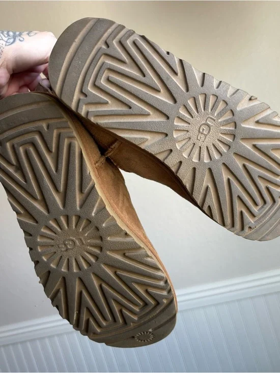 Like new UGGS Classic Shearling-Lined Suede Ankle Boots — Chestnut - Picture 2 of 6